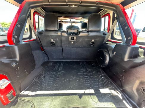 Used 2018 Jeep Wrangler Unlimited Rubicon AWD/4WD image 21