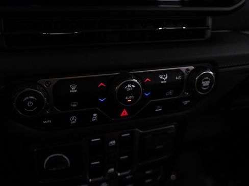 Used 2024 Jeep Wrangler Unlimited Rubicon image 30