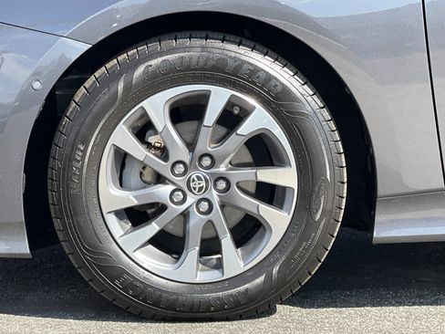 Used 2021 Toyota Prius Limited w/ Premium Convenience Package FWD image 25