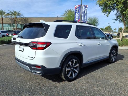 Used 2023 Honda Pilot Touring image 5