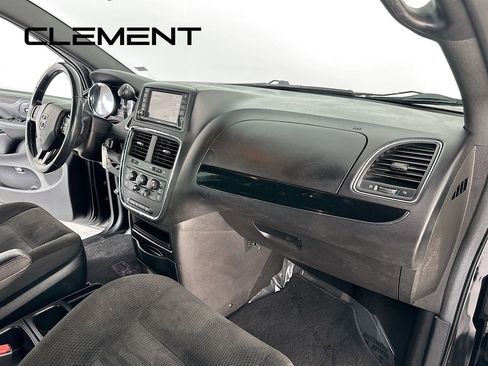 Used 2019 Dodge Grand Caravan SE image 32