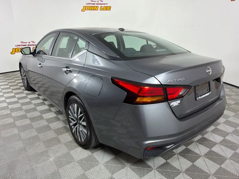 Used 2024 Nissan Altima 2.5 SV FWD image 3
