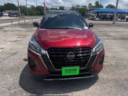 Used 2023 Nissan Kicks SR w/ SR Premium Package FWD image 3