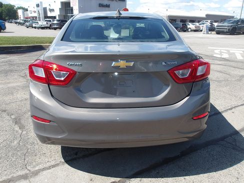 Used 2017 Chevrolet Cruze Premier w/ Enhanced Convenience Package FWD image 6
