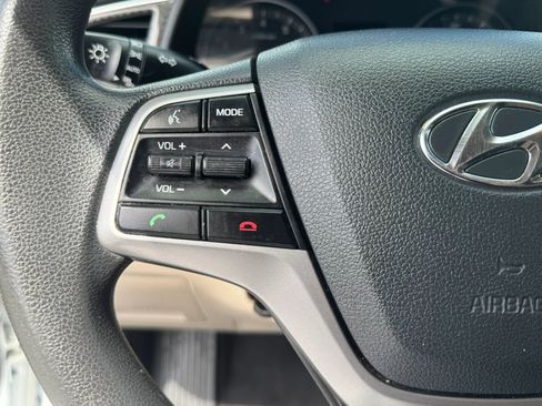 Used 2017 Hyundai Elantra SE FWD image 10