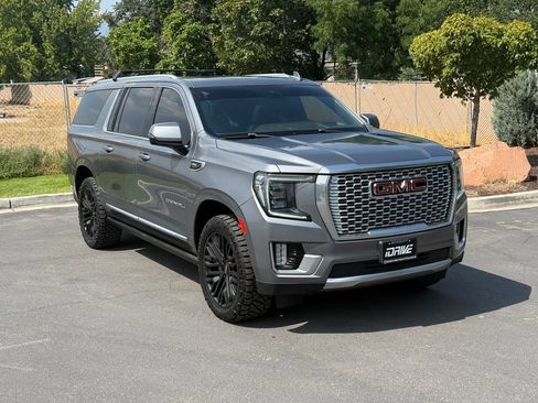 Used 2021 GMC Yukon XL Denali w/ Denali Premium Package AWD/4WD image 2