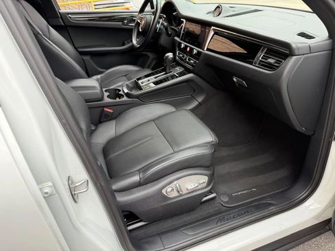 Used 2022 Porsche Macan w/ Premium Package Plus AWD/4WD image 8
