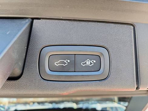 Certified 2023 Volvo XC60 B5 Plus w/ Climate Package image 32