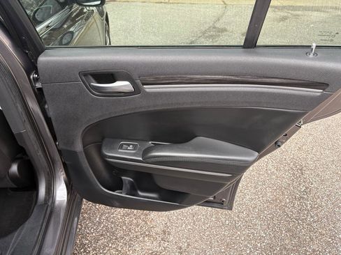 Used 2016 Chrysler 300 Limited w/ Driver Convenience Group image 22