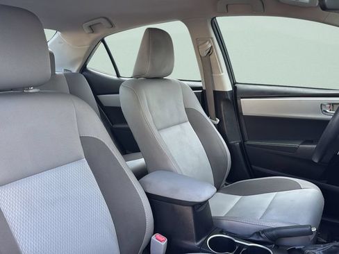 Used 2018 Toyota Corolla LE FWD image 31