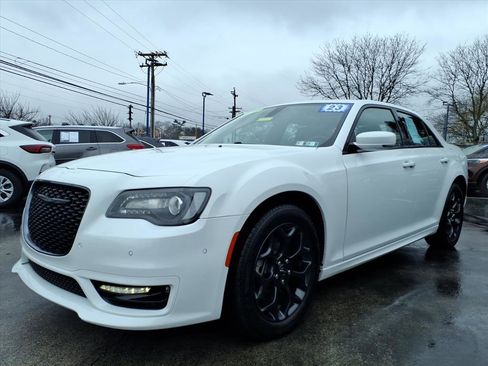 Used 2023 Chrysler 300 Touring L w/ Popular Equipment Group image 3