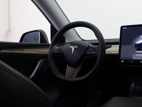 Used 2024 Tesla Model Y Long Range AWD/4WD image 24