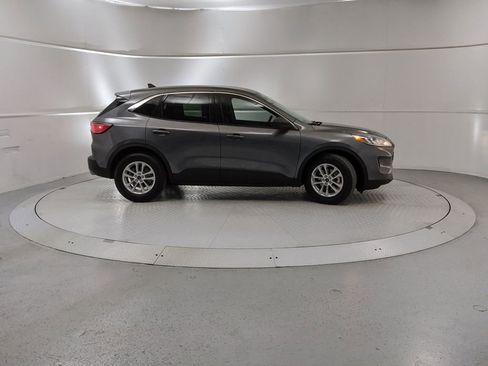 Certified 2022 Ford Escape SE image 2