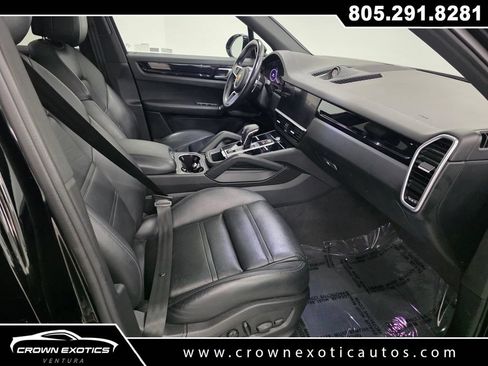 Used 2022 Porsche Cayenne AWD/4WD image 10
