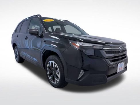 Used 2025 Subaru Forester Premium AWD/4WD image 2