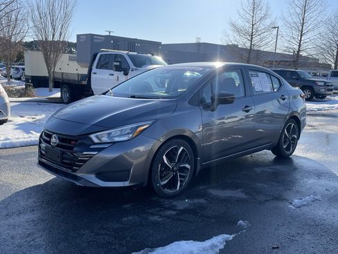 Used 2023 Nissan Versa SR w/ Lighting Package image 3