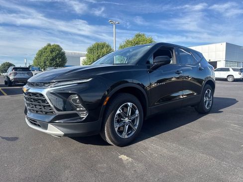 Used 2024 Chevrolet Blazer LT FWD image 2