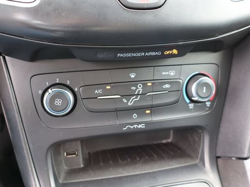 Used 2018 Ford Focus SE FWD image 19