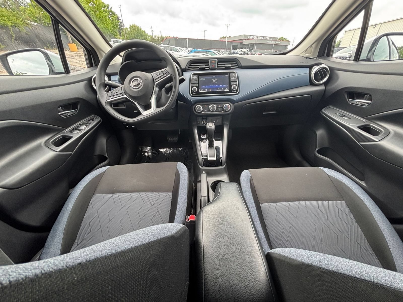 Used 2025 Nissan Versa SV FWD image 27