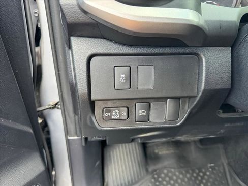 Used 2020 Toyota Tacoma SR5 w/ Technology Package AWD/4WD image 20