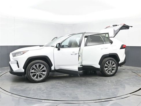 Used 2019 Toyota RAV4 XLE Premium image 56