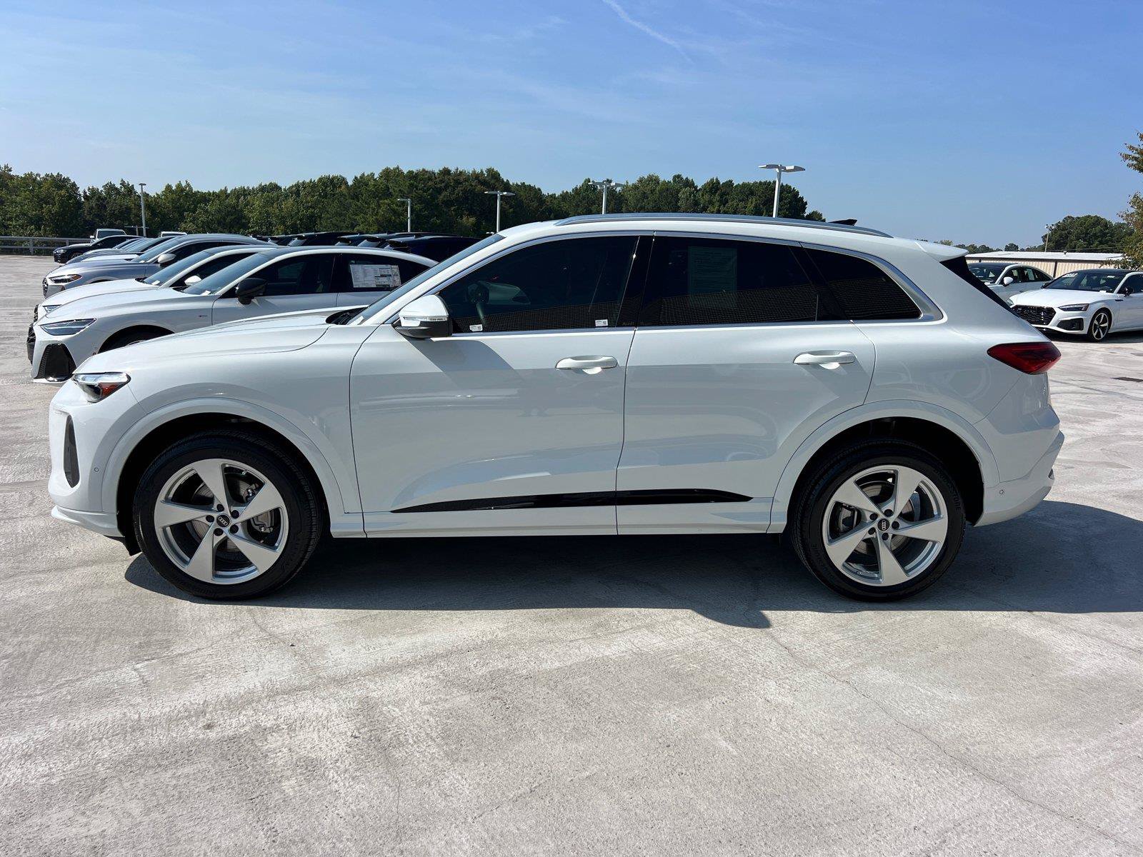 Used 2025 Audi Q5 Premium Plus w/ Premium Plus AWD/4WD image 8