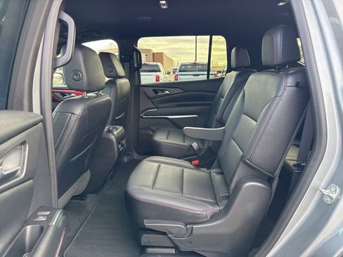 Used 2024 Chevrolet Traverse Z71 image 15