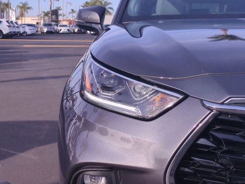 Used 2021 Toyota Highlander Limited image 11