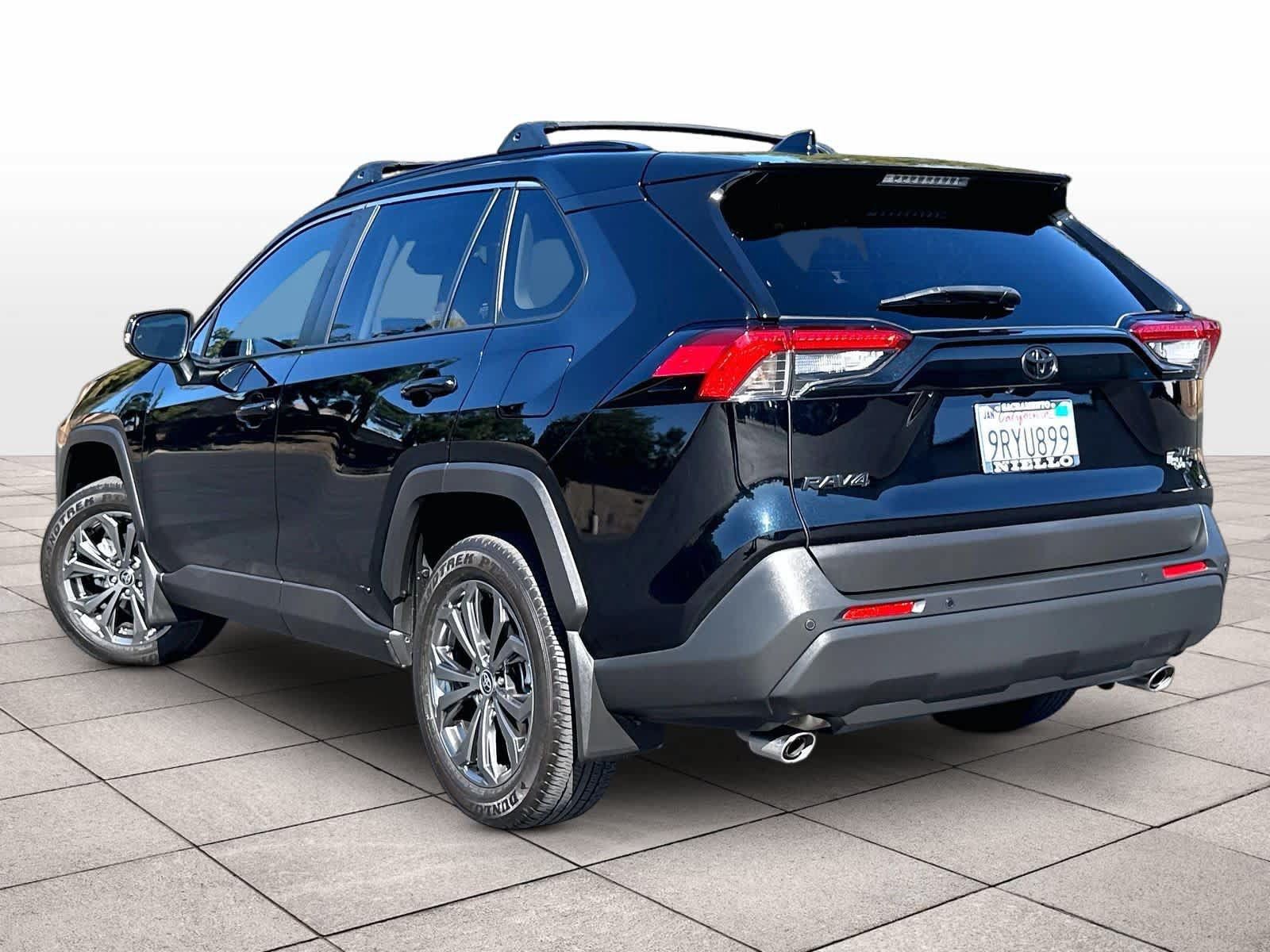 Used 2025 Toyota RAV4 XLE Premium w/ Weather Package AWD/4WD image 15