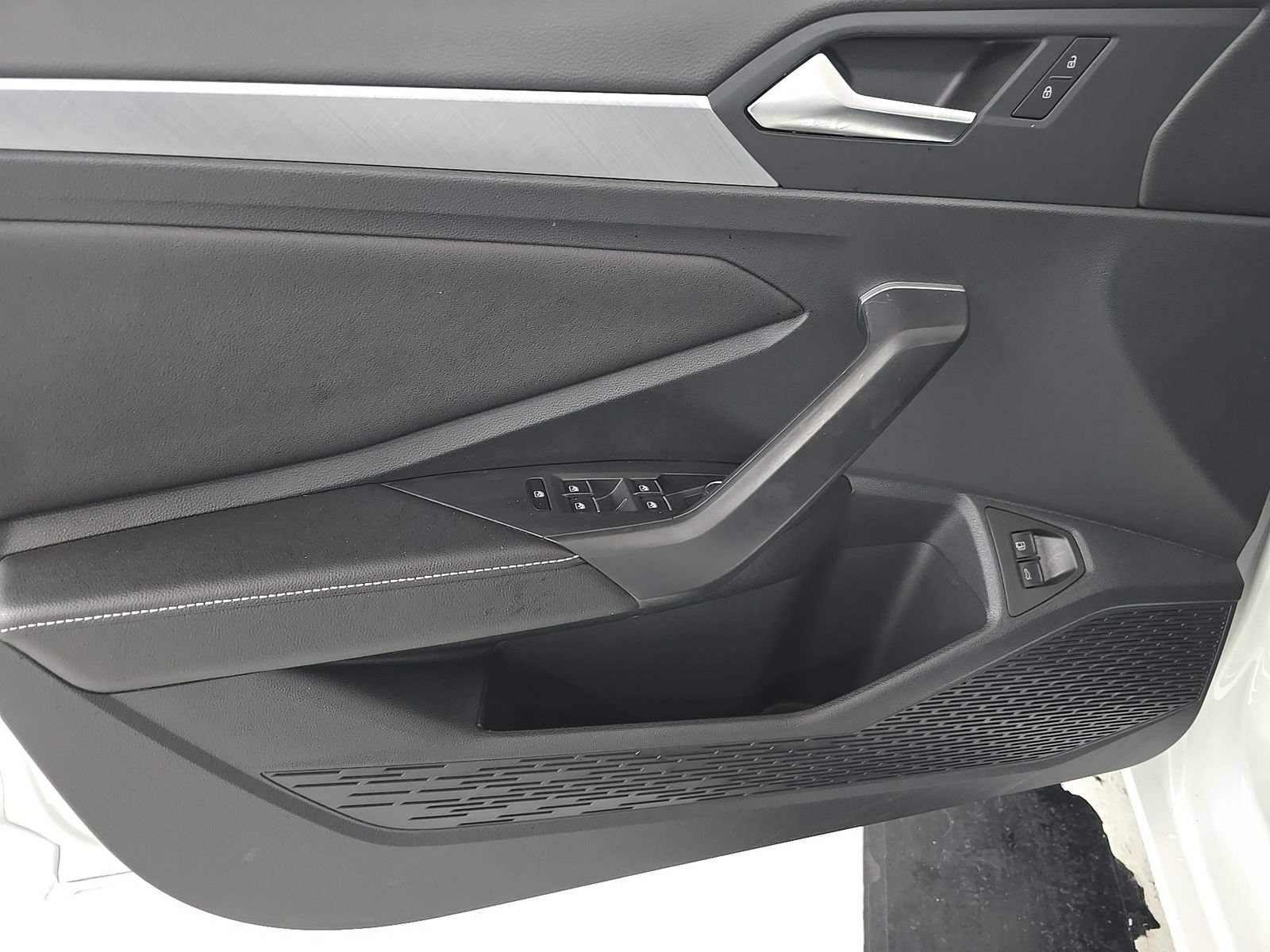 Used 2024 Volkswagen Jetta SE w/ Panoramic Sunroof Package FWD image 20