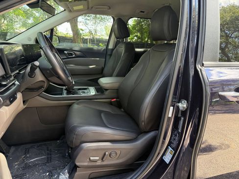 Used 2026 Kia Carnival FWD image 38