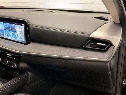 Certified 2025 Nissan Kicks SV image 15