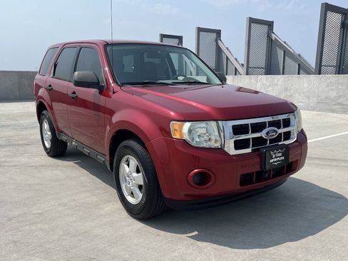 Used 2009 Ford Escape XLS AWD/4WD image 3