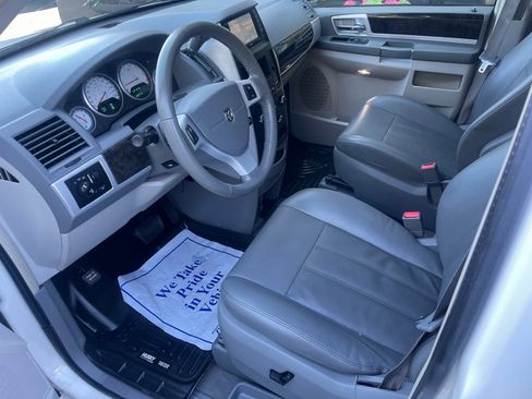 Used 2010 Dodge Grand Caravan SXT image 10