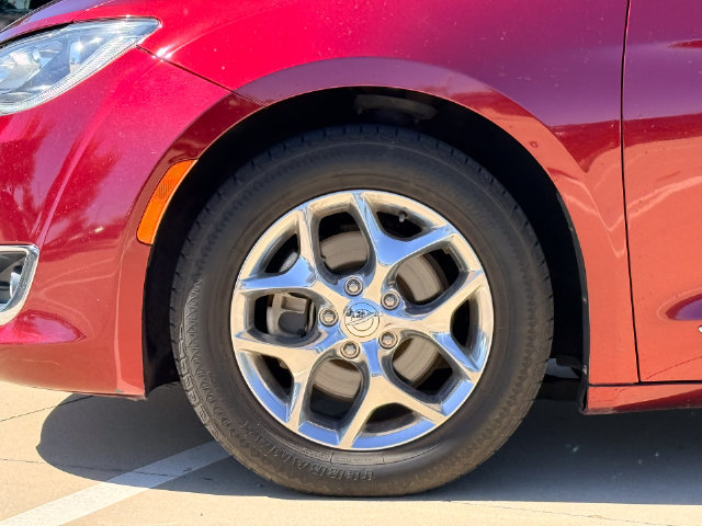 Used 2018 Chrysler Pacifica Limited FWD image 13