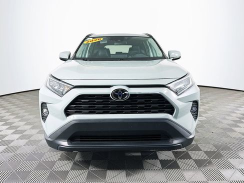 Used 2020 Toyota RAV4 XLE Premium image 4