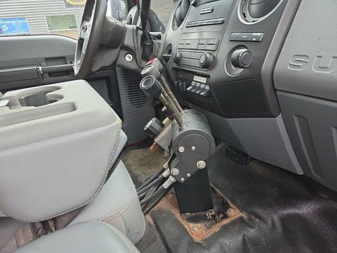 Used 2016 Ford F550 4x4 Regular Cab Super Duty image 7