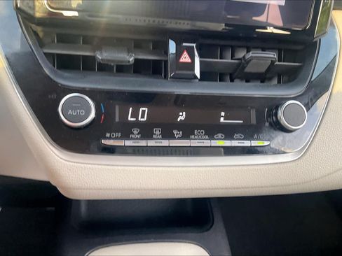 Used 2024 Toyota Corolla LE FWD image 30