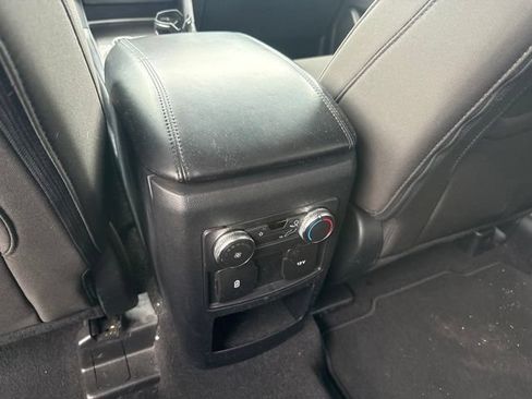 Used 2021 Ford Explorer XLT AWD/4WD image 17