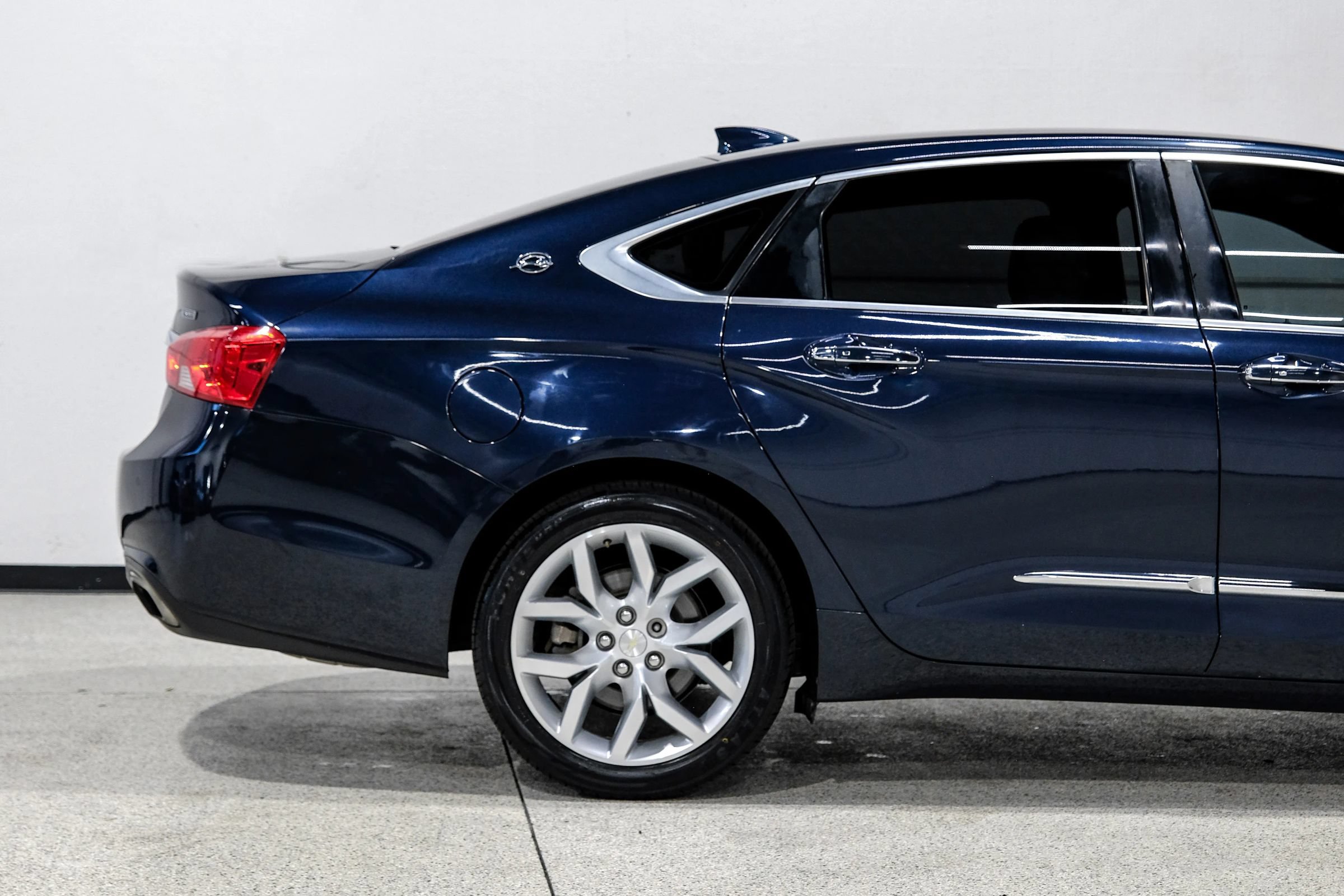 Used 2018 Chevrolet Impala Premier FWD image 11