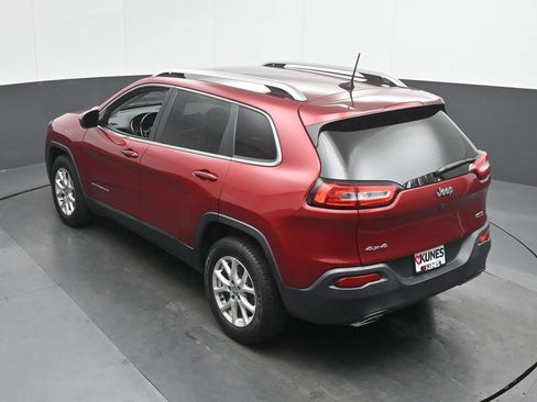 Used 2017 Jeep Cherokee Latitude w/ Cold Weather Group AWD/4WD image 36