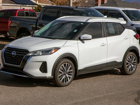 Used 2024 Nissan Kicks SV image 9
