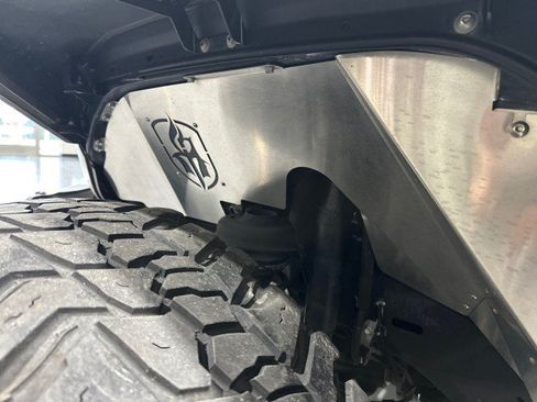 Used 2023 Jeep Gladiator Sport AWD/4WD image 9