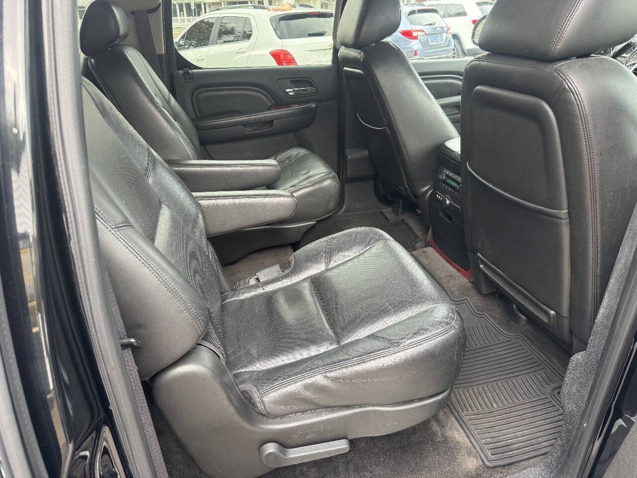 Used 2011 Cadillac Escalade ESV AWD w/ Livery Package image 30