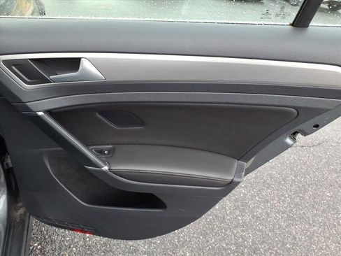 Used 2015 Volkswagen Golf TDI S image 20