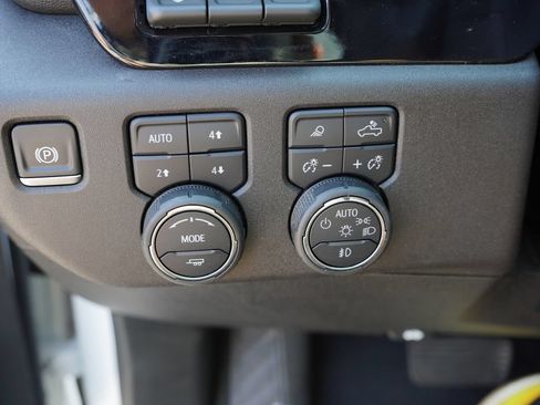 Used 2025 Chevrolet Silverado 3500 LTZ w/ LTZ Plus Package AWD/4WD image 29