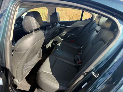 Used 2025 Genesis G70 2.5T image 26