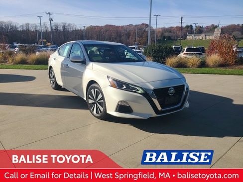 Used 2022 Nissan Altima 2.5 SV w/ SV Premium Package image 1