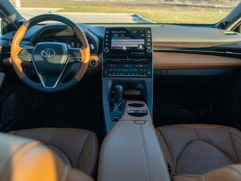 Used 2020 Toyota Avalon Limited image 14