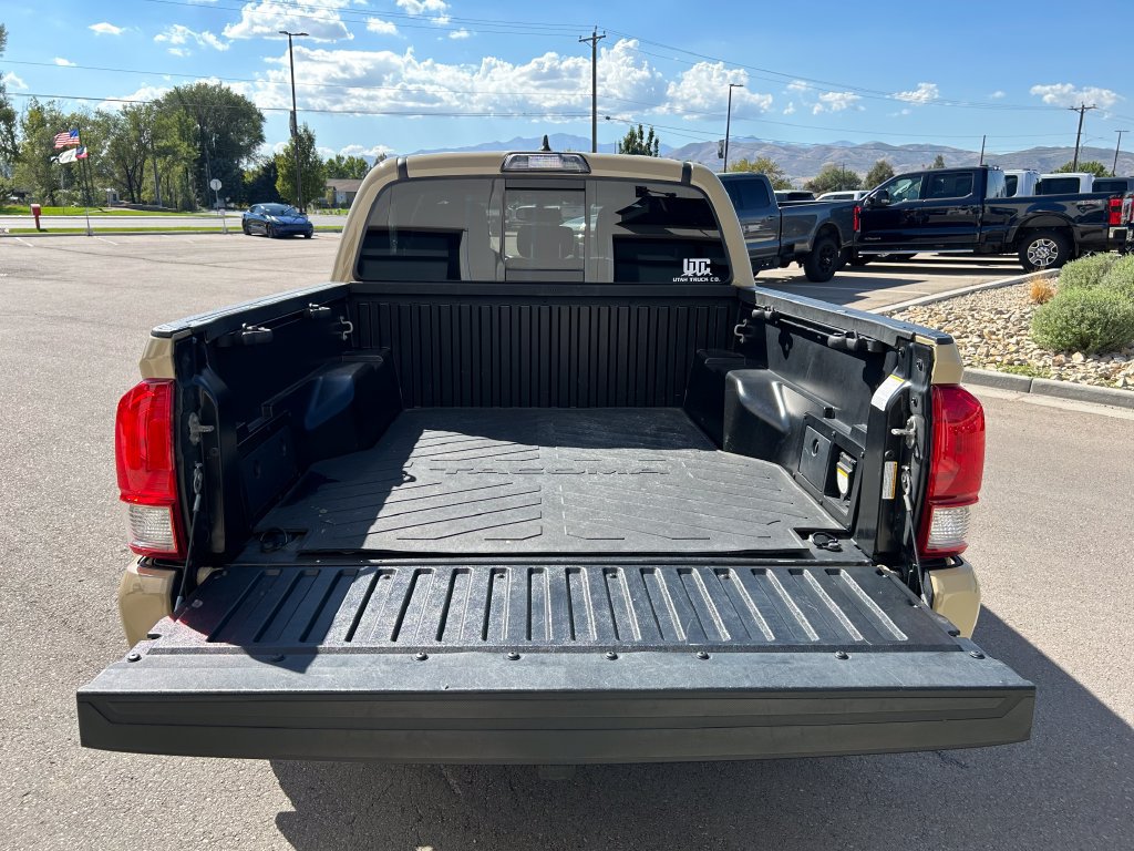 Used 2017 Toyota Tacoma TRD Off-Road AWD/4WD image 7